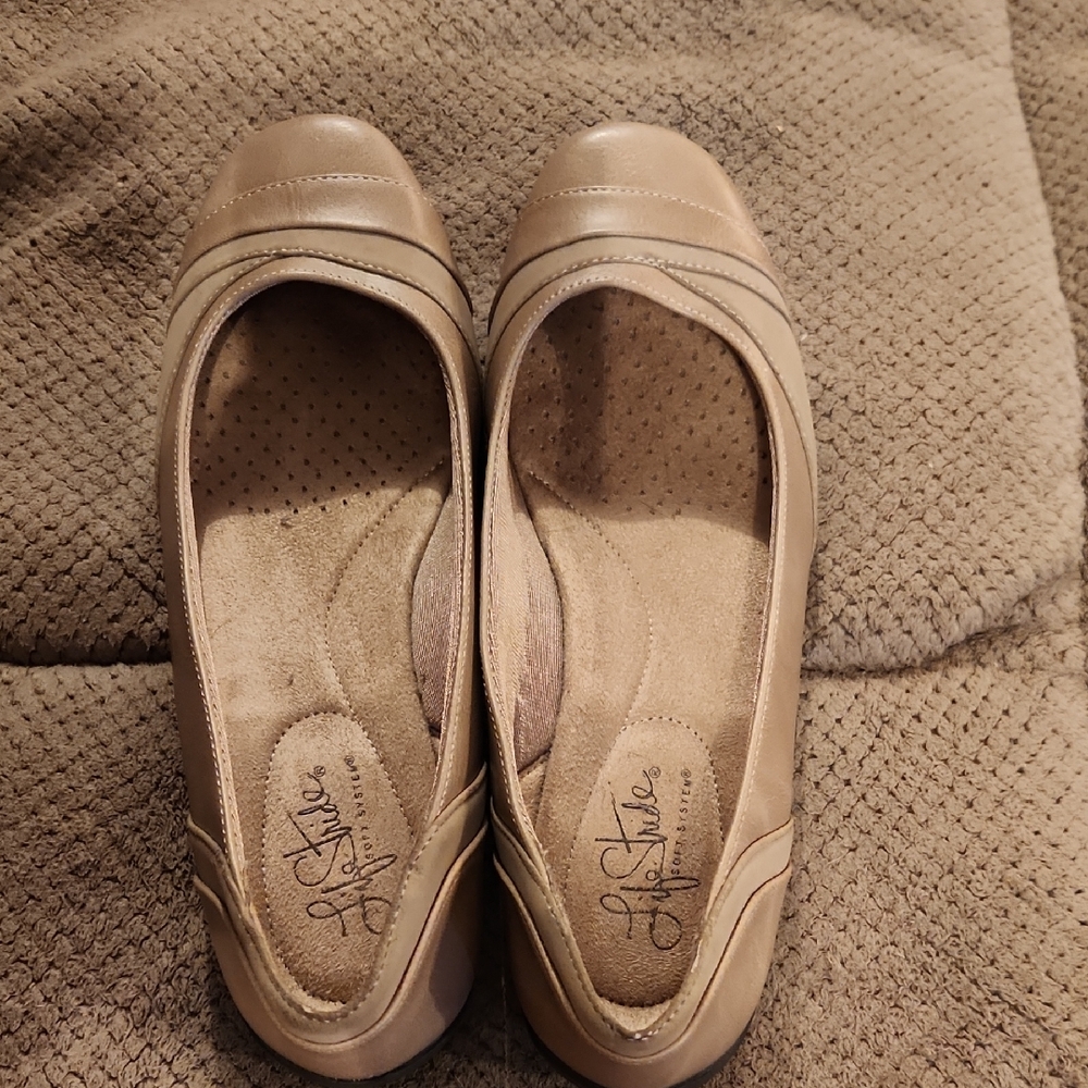 Life Stride Tan Ballet Flats Slip-On Comfort Womens Shoes